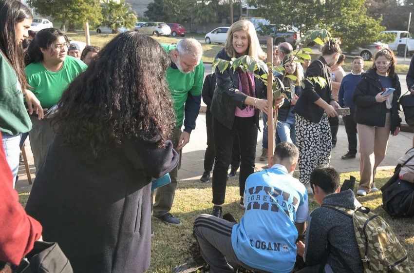 La Municipalidad de Paraná presentó el Plan de Arbolado Urbano “Plantamos Futuro”
