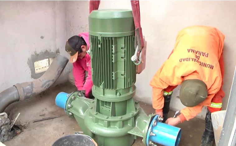  Colocan bomba de agua para mejorar el suministro de agua potable en la ciudad
