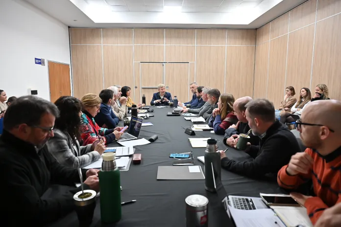  Paraná: En Casa Gris Frigerio se reunió con su gabinete e hizo hincapié en el fortalecimiento del sistema de salud