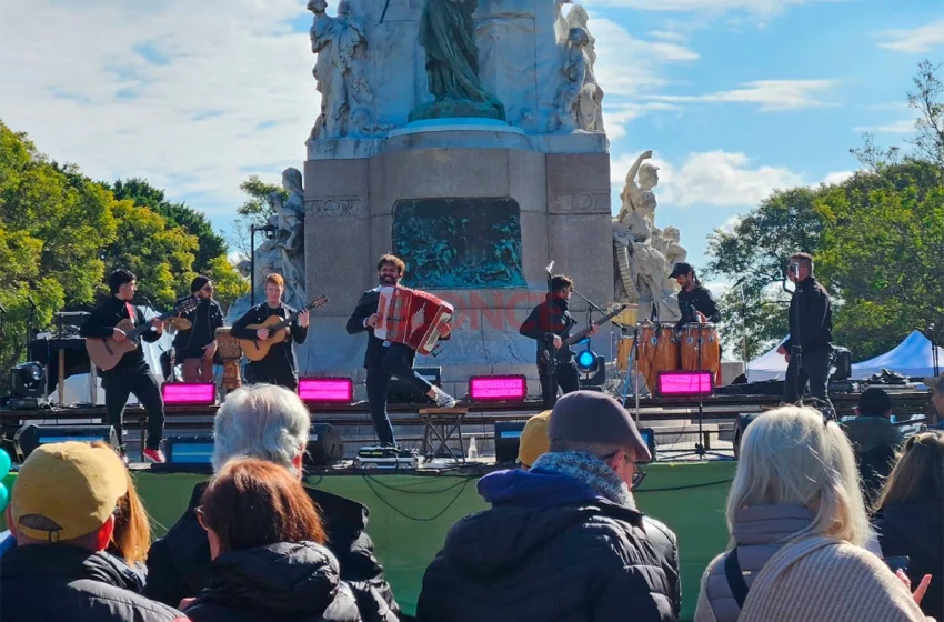  Juan Manuel Bilat le puso ritmo litoraleño al cierre de la Semana de la Ciudad en Paraná