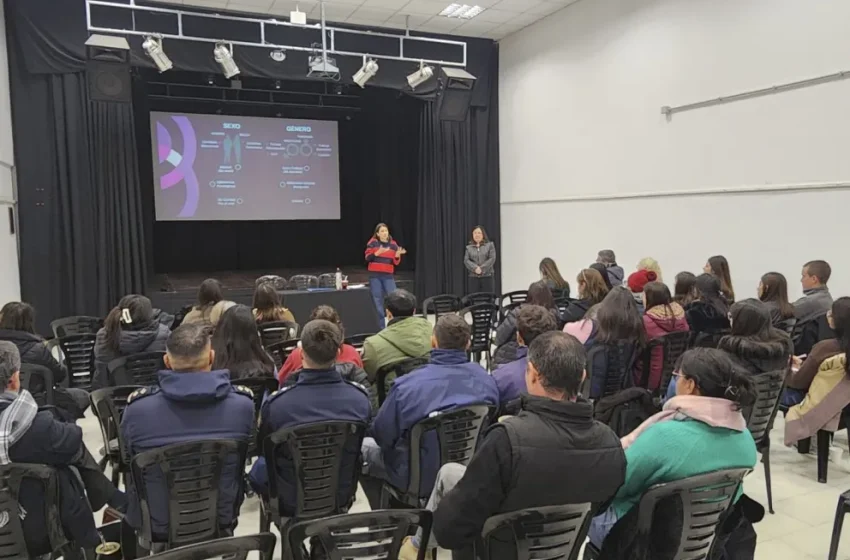  Continúa la formación sobre género en municipios