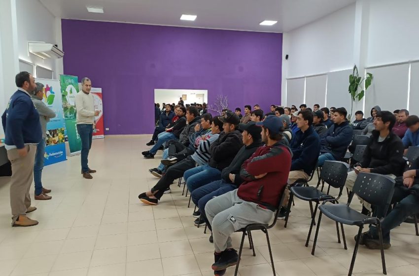  Capacitaron más de 50 operarios de equipos pulverizadores en Federación