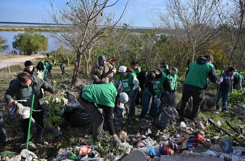  Más de 70 personas participaron de una jornada de limpieza y compromiso ciudadanos en Diamante