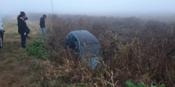  Por la neblina, conductor volcó su auto cerca de Seguí y fue hospitalizado