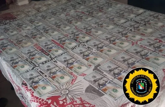  Denunció que le faltaban casi 5 mil dólares y apuntó contra su empleada: Tras un allanamiento recuperaron el dinero