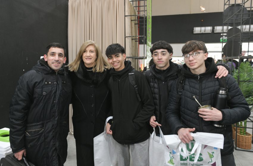  Rosario Romero resaltó el interés de los estudiantes en su visita a la feria Construir Futuro