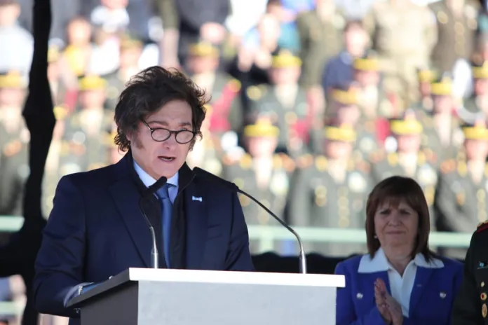  Puja por recursos Milei volvió a apuntar contra los gobernadores: “La motosierra fue solo en Nación”