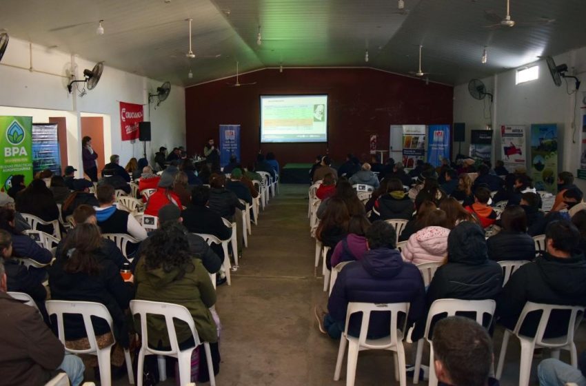  Aldea Santa Rosa: Productores y asesores técnicos se capacitan en manejo de residuos