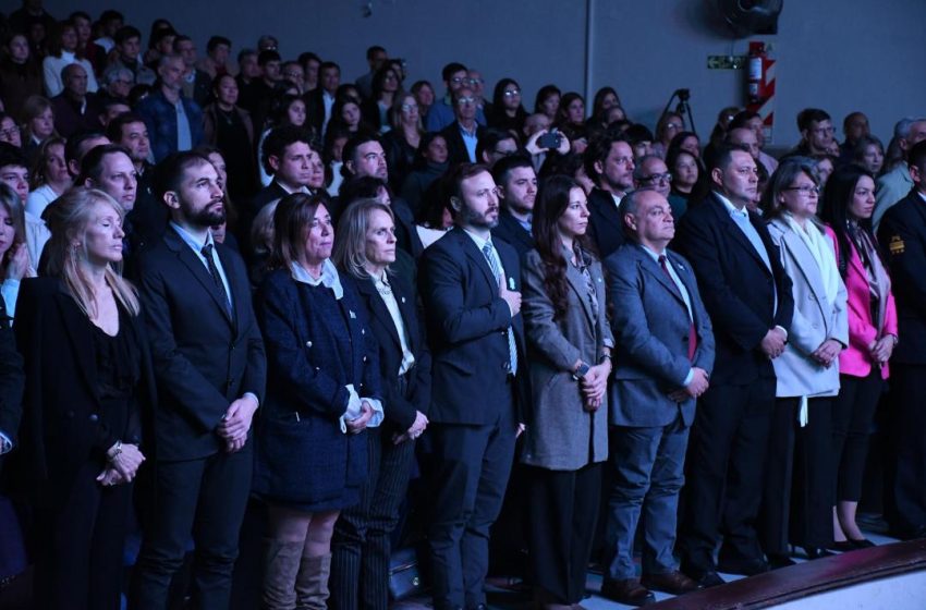  En vísperas del 9 de julio, Azcué encabezó la función de honor “el legado de ser argentinos”