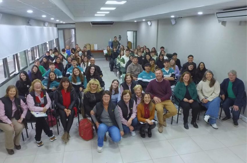  Estudiantes presentaron sus proyectos en un certamen sobre cooperativismo