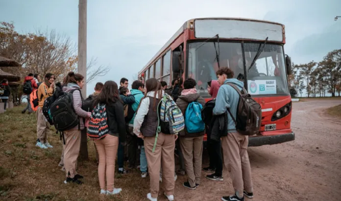  Restablecen el transporte escolar para tres escuelas del área rural de La Paz
