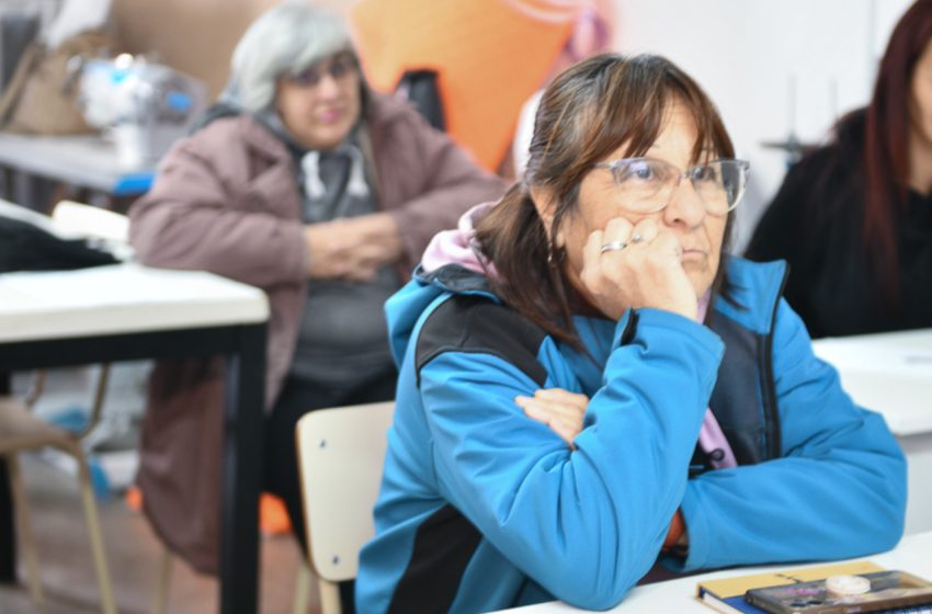  Realizaron una capacitación en cibercuidado para adultos emprendedores