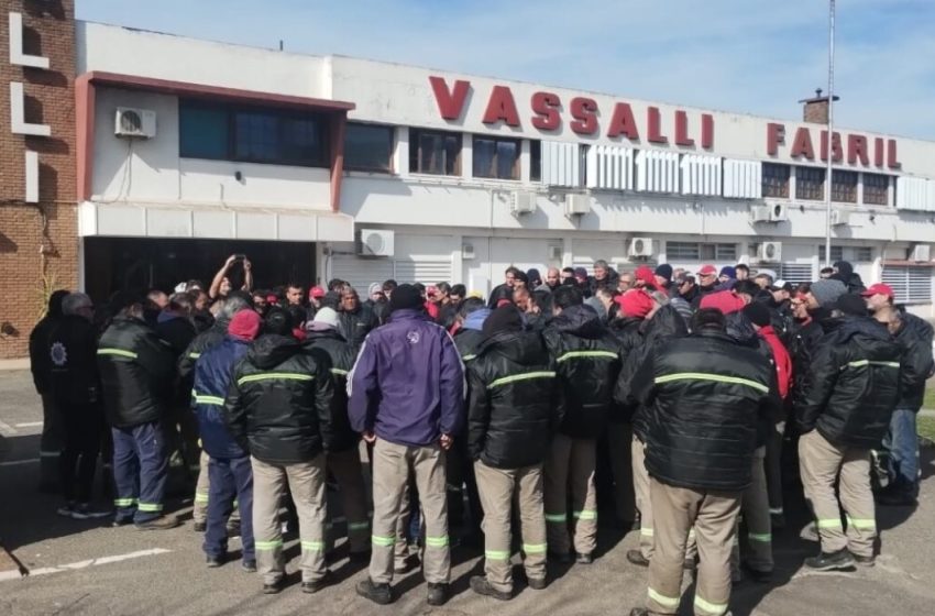  La fábrica de cosechadoras Vassalli acumula tres meses de sueldos impagos y se agudiza el conflicto en Firmat
