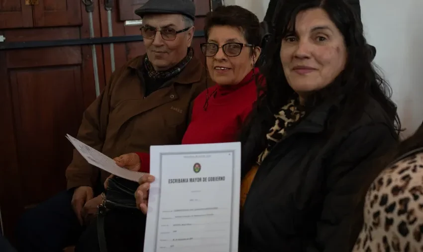  El gobierno  entregó la escritura de las viviendas a más de 100 familias en Victoria