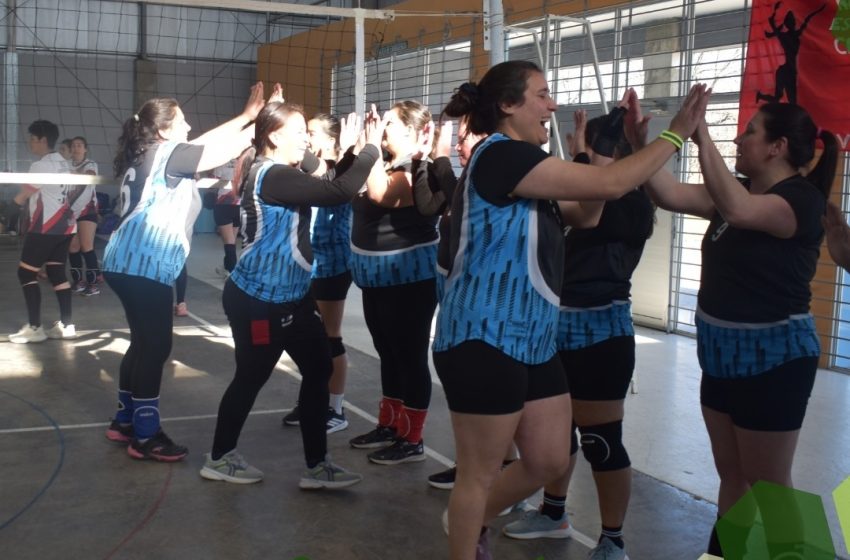  En Seguí el equipo de Maxi  Vóley de El Pingo participo de la liga