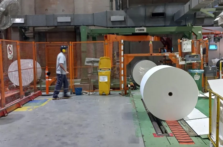  Histórica papelera con más de 100 años de operación frenó la producción en dos plantas