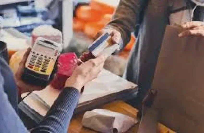  Crisis: Crece el uso de la tarjeta de crédito para hacer compras en el súper