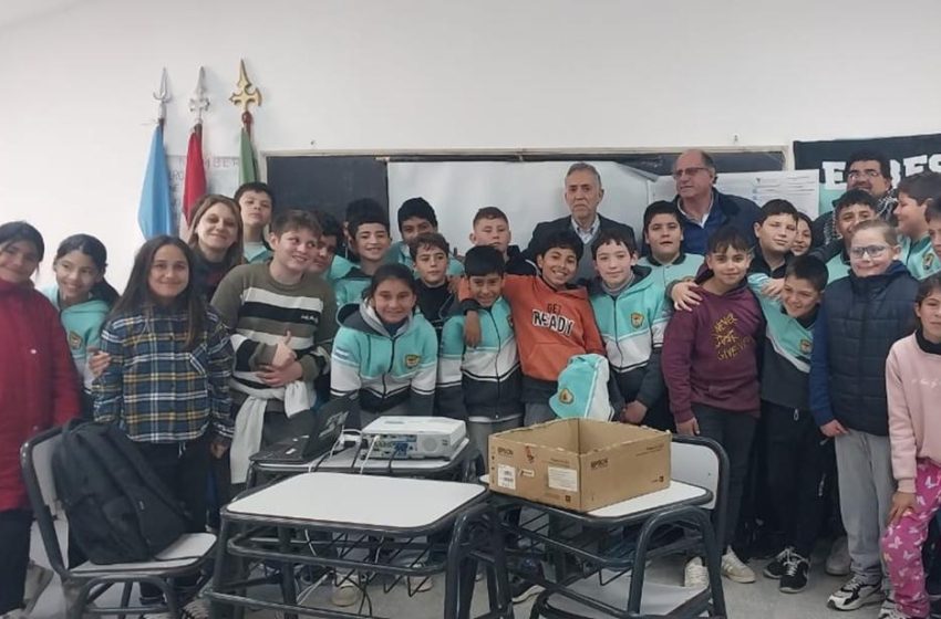  Alumnos de Colonia Avellaneda conocieron sobre el rol de la Región Centro y la importancia de la hidrovía