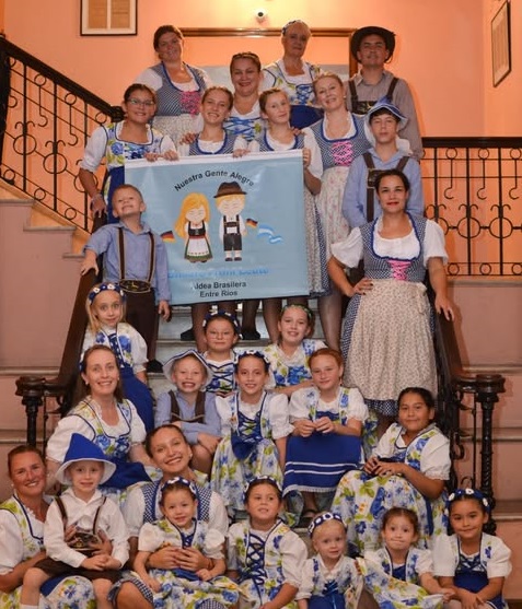  Festejos del ballet “Nuestra Gente Alegre” de Aldea Brasilera