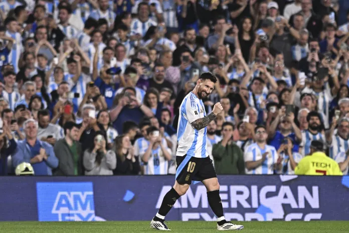  Victoria Argentina: Messi hizo delirar a la hinchada en su último partido oficial en el país