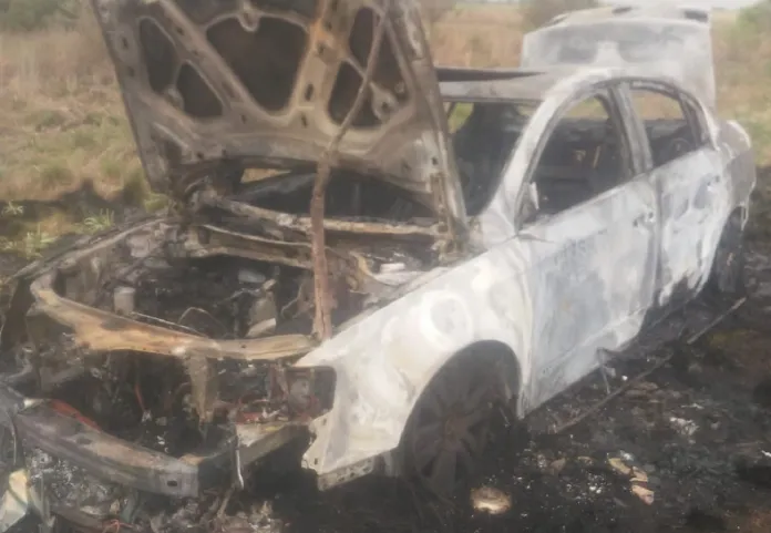  Un auto se incendió mientras circulaba por la ruta 18: el conductor se salvó pero la destrucción fue total