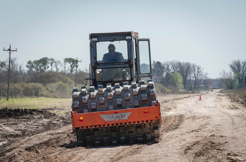  Continúan las mejoras en caminos productivos