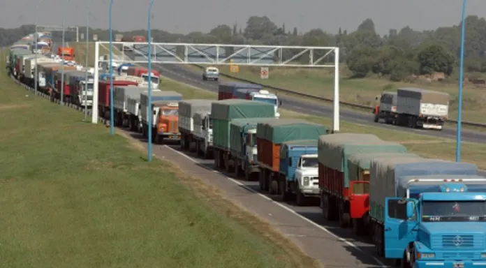  “Costo argentino”: calculan que el flete camionero en la Argentina es 30% más caro que en Brasil y EEUU