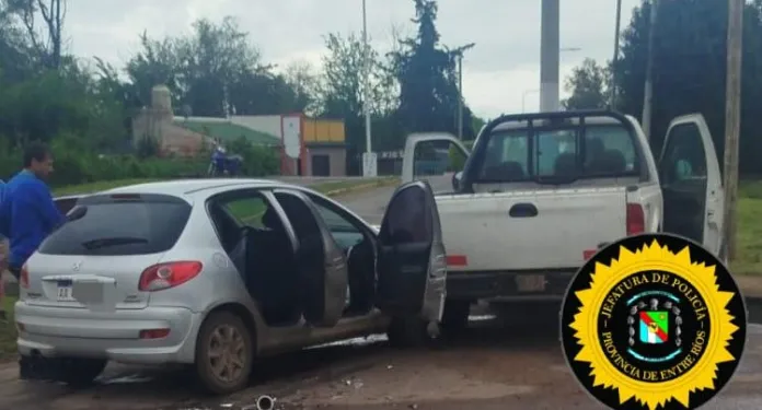  Conductor sin carnet protagonizó un fuerte choque en una rotonda
