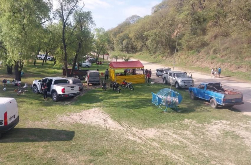  Pueblo Brugo: Camping Municipal “El Saucedal” impresionante movimiento a orillas del Paraná