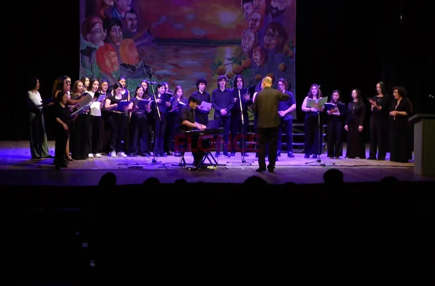  Se realizó un encuentro coral en el Teatro 3 de Febrero de Paraná