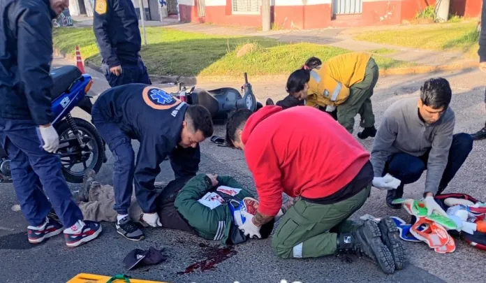  Hospitalizaron a un motociclista tras fuerte choque en esquina de Paraná