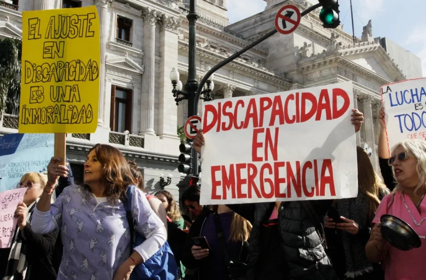  El Gobierno promulgó la Ley de Emergencia en Discapacidad, pero suspendió su aplicación por falta de financiamiento