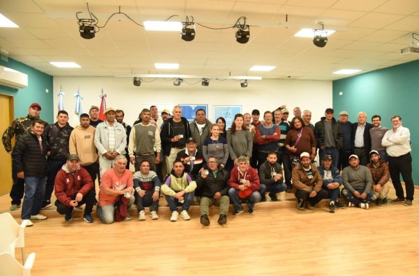 La provincia entregó carnets habilitantes a pescadores artesanales en Concepción del Uruguay